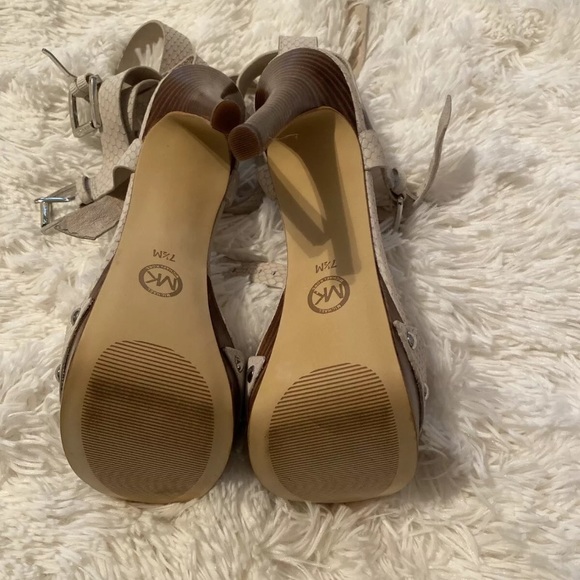 Michael Kors platform sandals - Picture 3 of 3